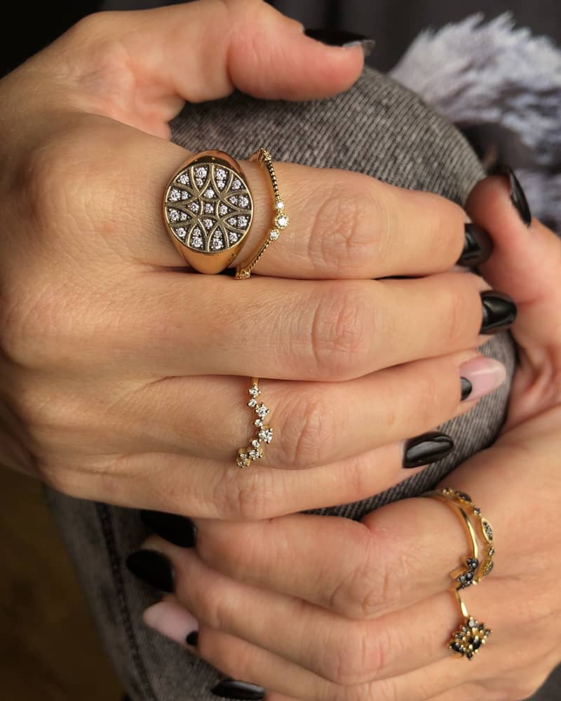 Diamond geometric stamp ring