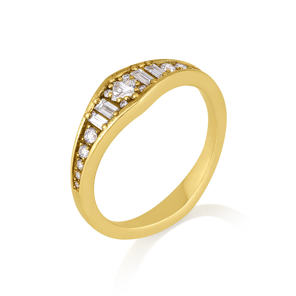 Marilyn ring in white diamonds