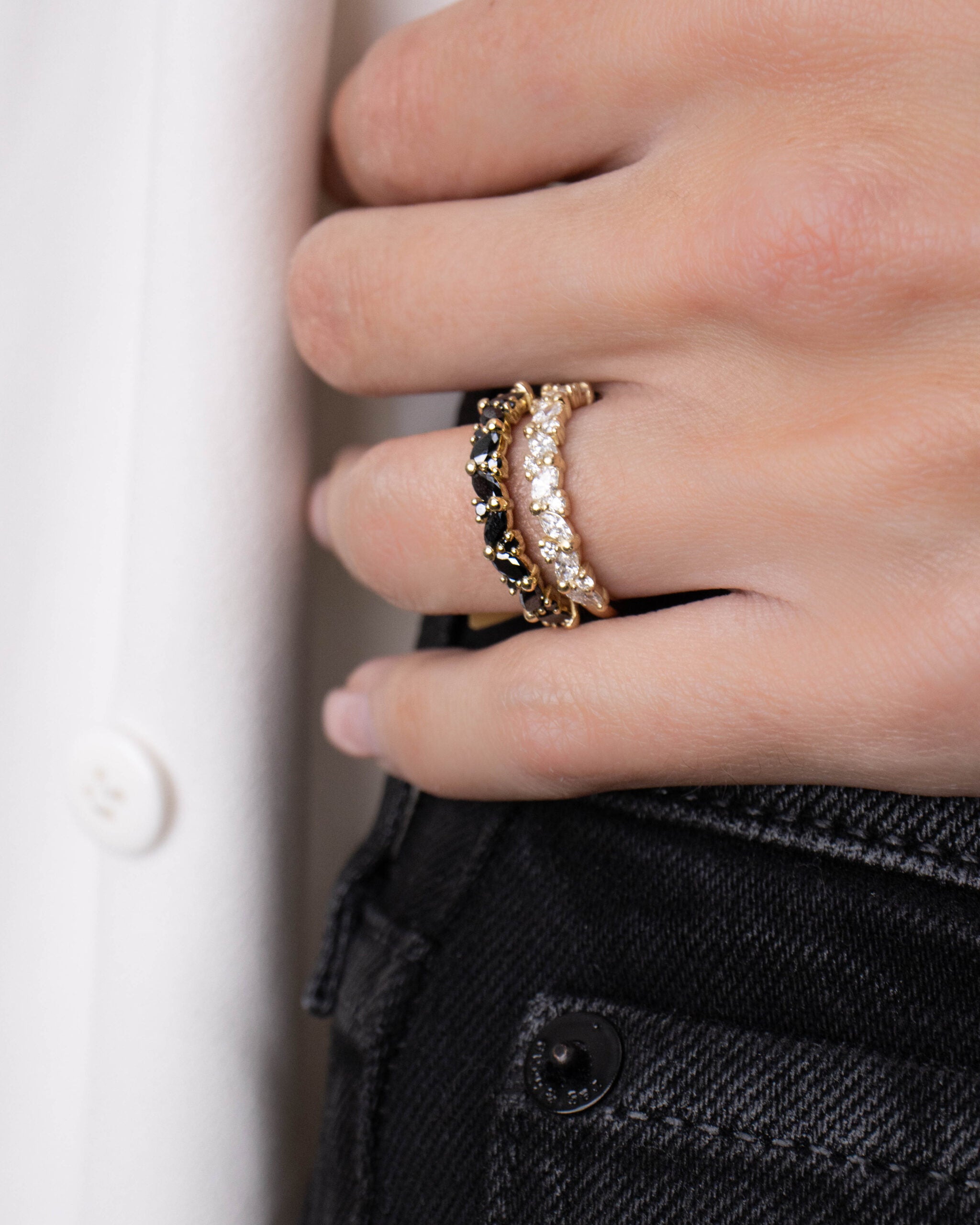 Firefly ring in white diamonds