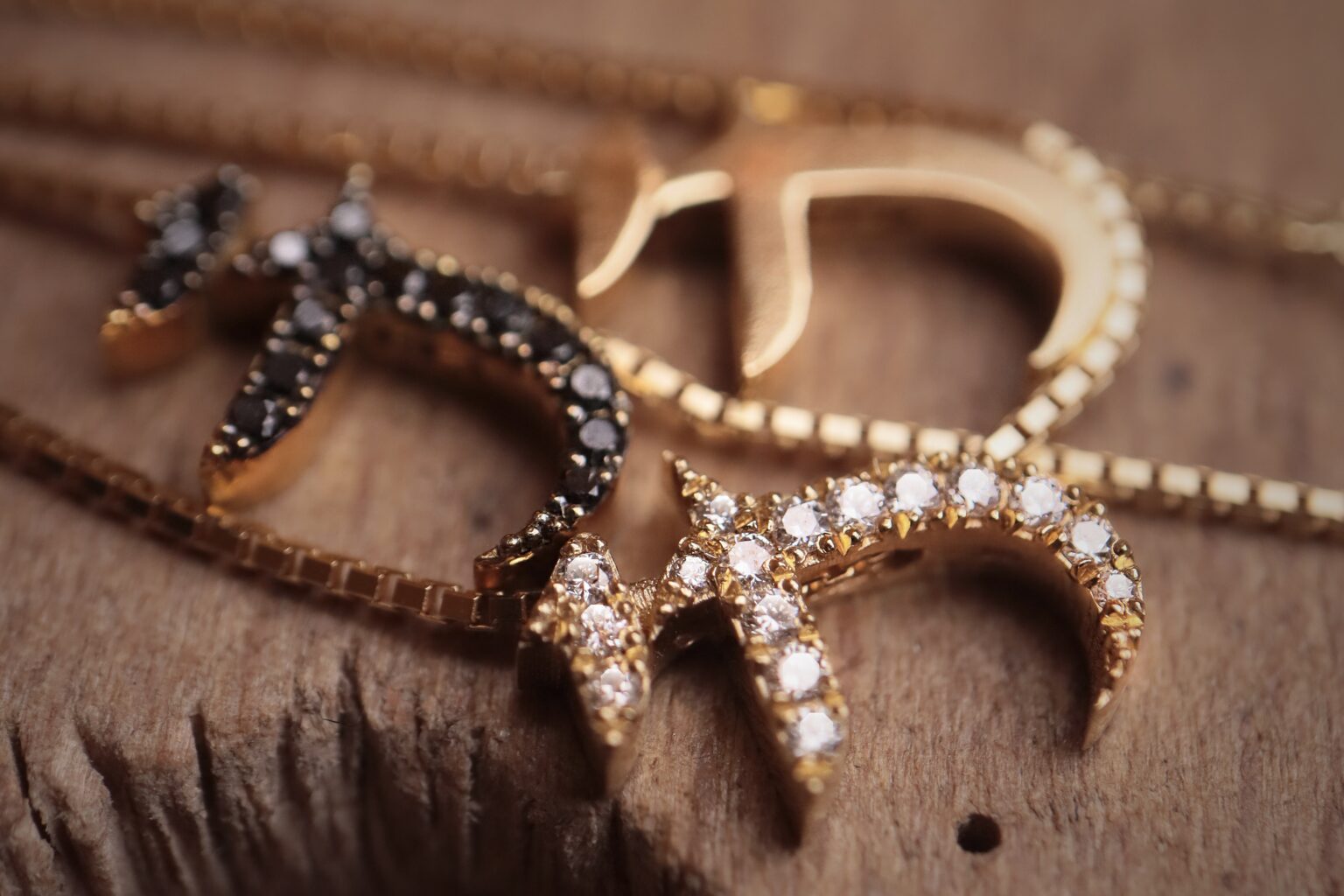 Symbolism in Jewelry: Hidden Meanings and Significance
