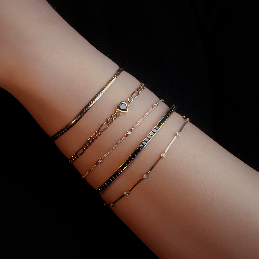 Bars and circles Bracelet in white diamonds