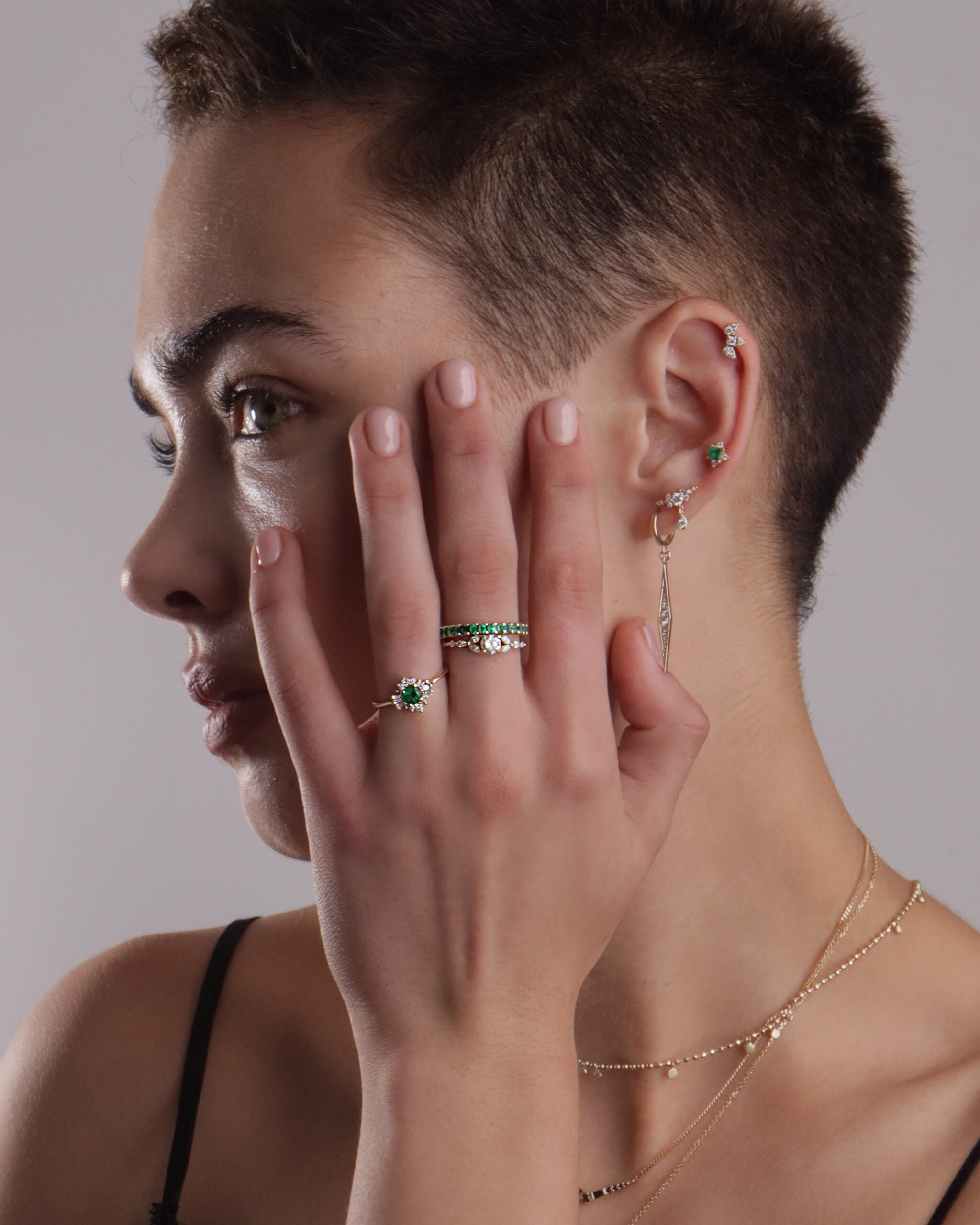 Spark ring in emerald and diamonds