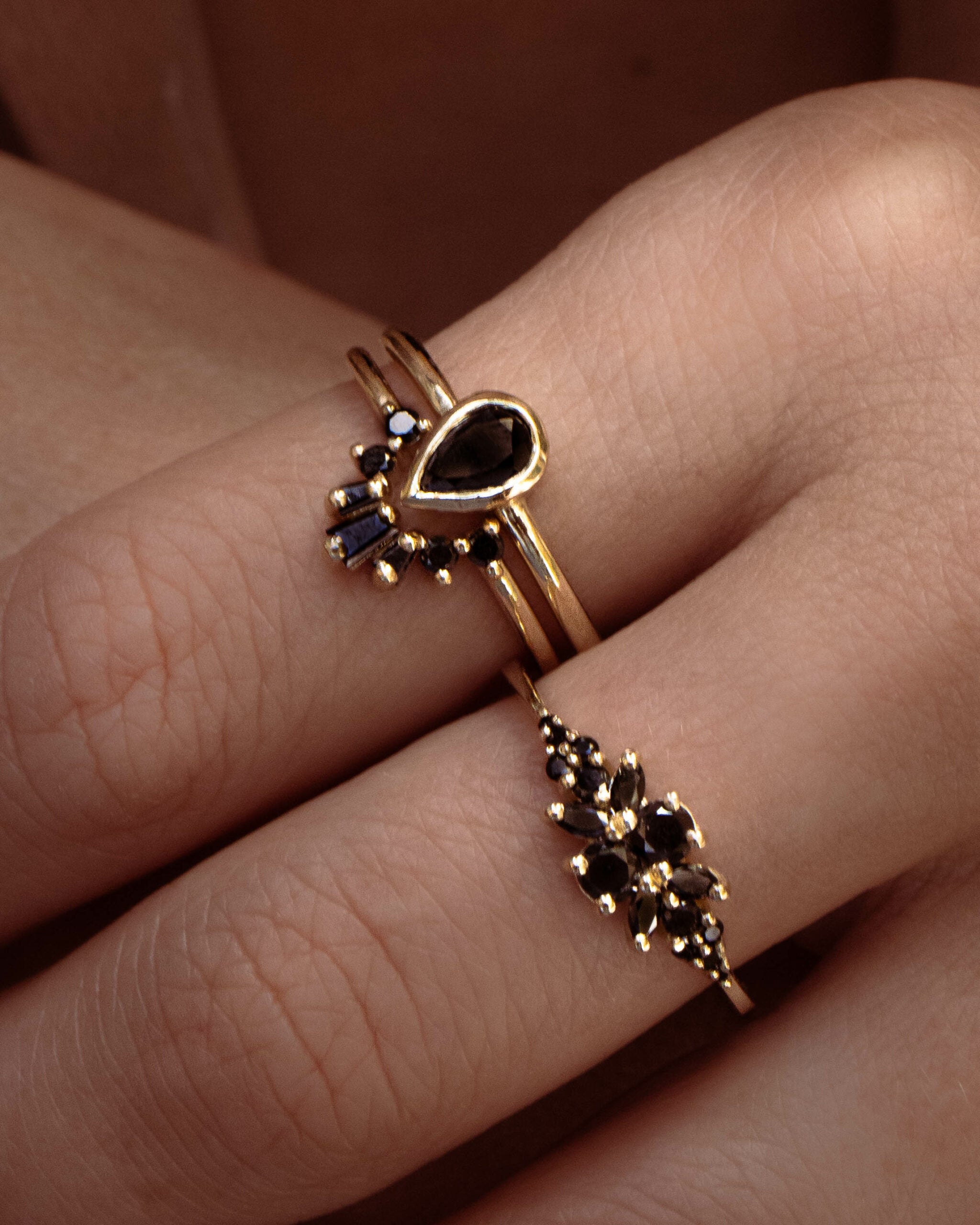 Taper degrade crown in black diamonds