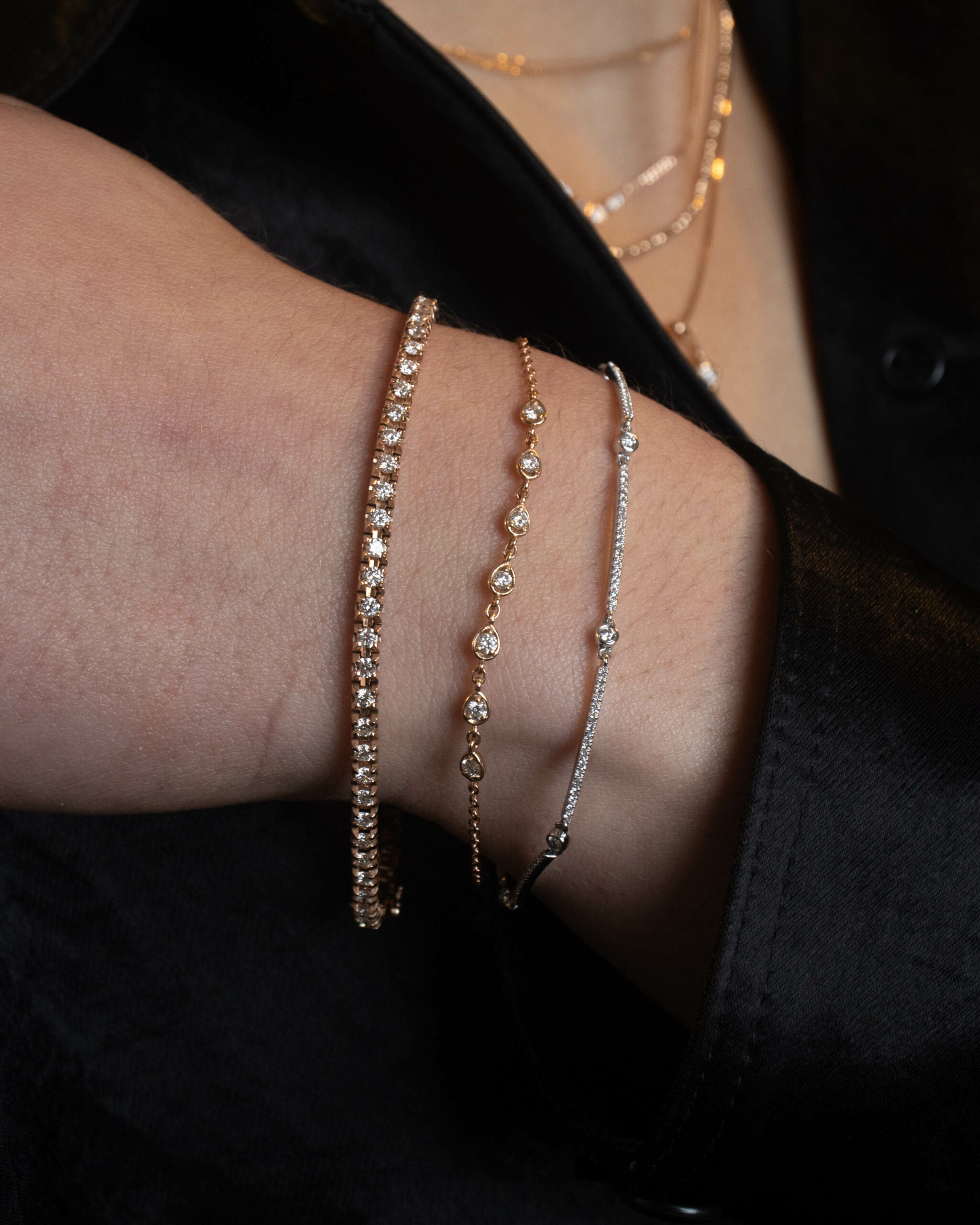Bars and circles Bracelet in white diamonds