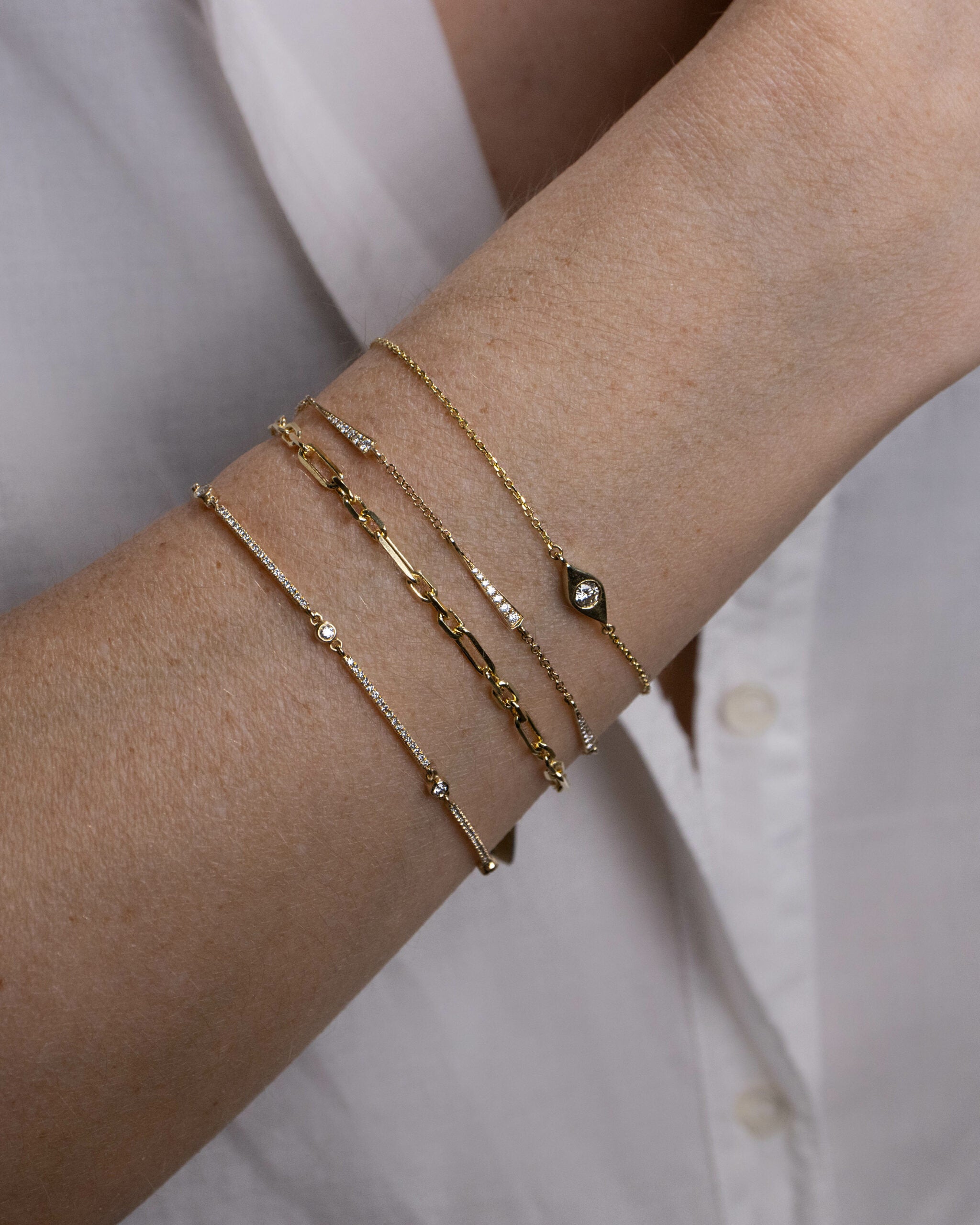 Bars and circles Bracelet in white diamonds