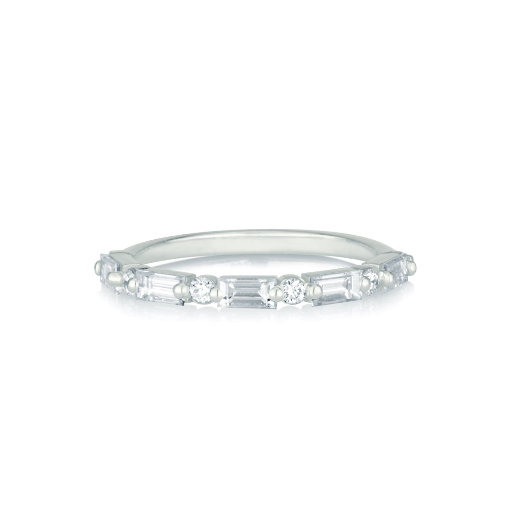 Safari ring in white diamonds